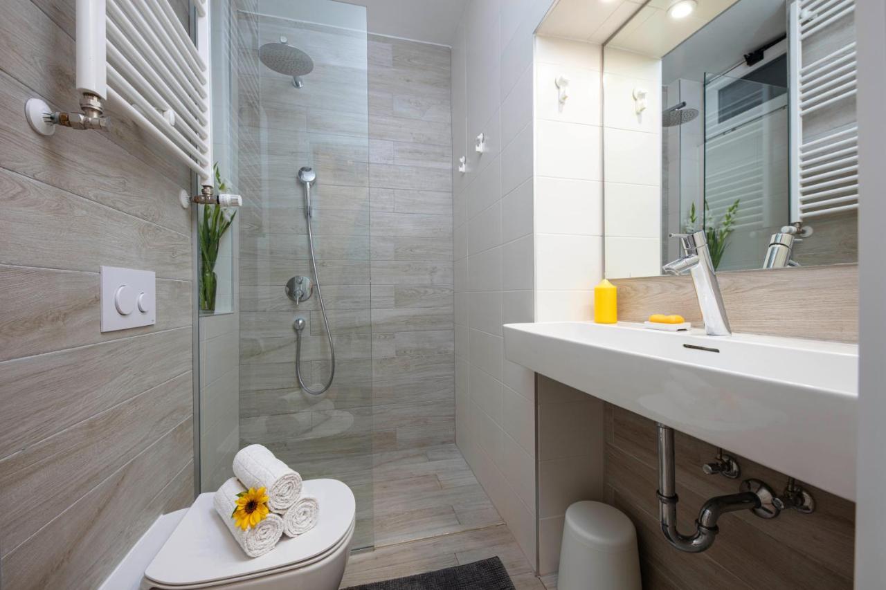 Alenka's Place, Fiber Optic Wi Fi Apartment